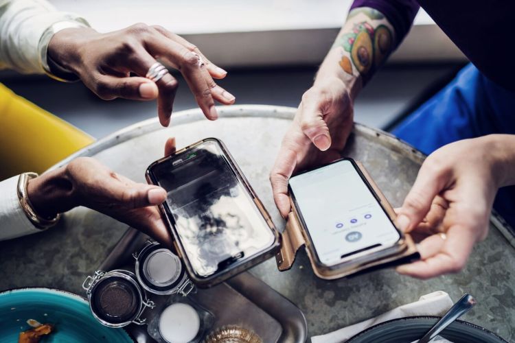 Two iPhones interacting