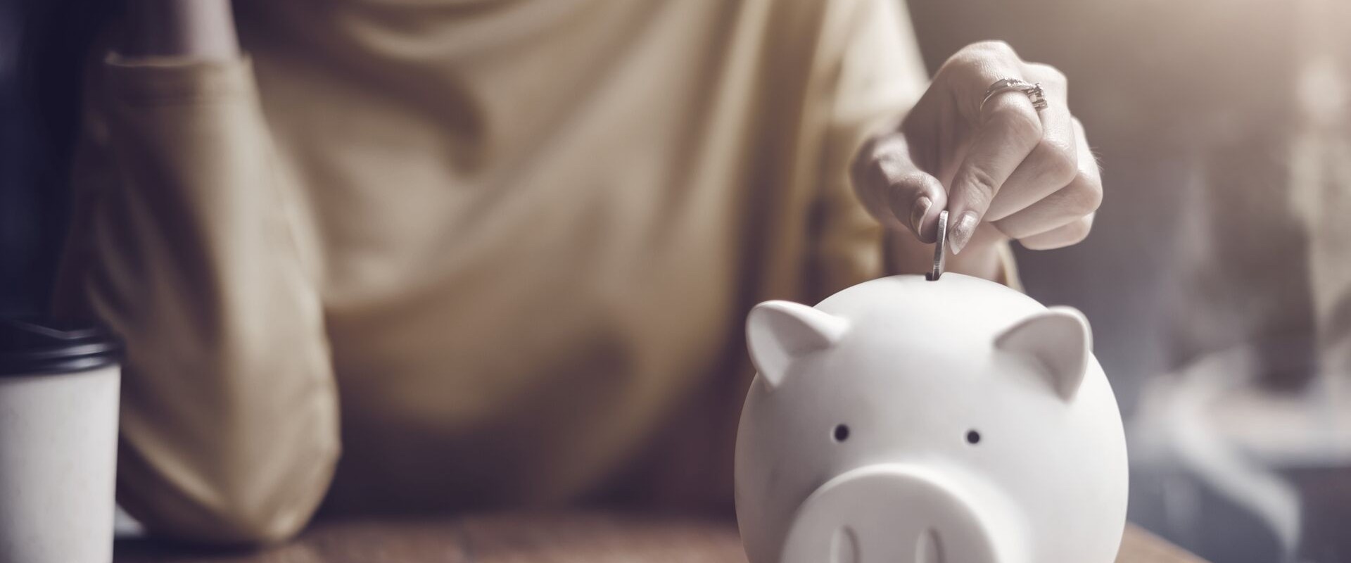 Asiakas säästää säännöllisesti