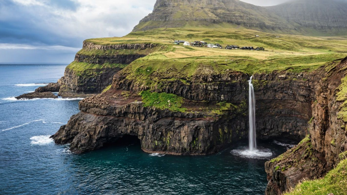 Vandfald og idyllisk storhed i nordlandsk natur