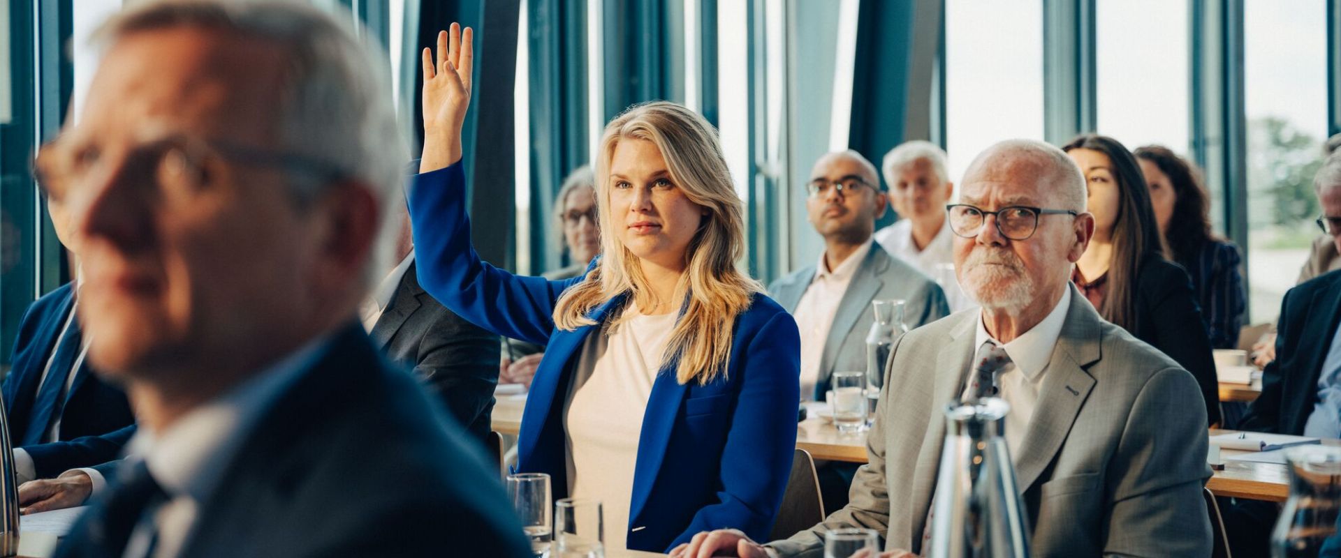 Voting_at_a_meeting